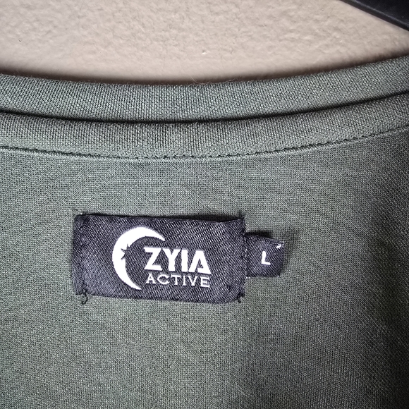 Zyia Active Cutsie Twist Shawl Top Size Large - Picture 6 of 11